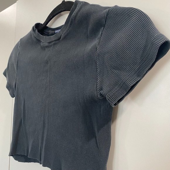 Brandy Melville Ribbed Baby T-Shirt Cropped Black/Grey - Picture 4 of 5
